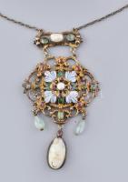 Ezüst (Ag) antik függő, tűziaranyozással, zománcozással, drágakövekkel, barokk gyöngyökkel ékítve. Jelzés nélkül. Korának megfelelő állapotban. Bruttó: 36g. h: 54 cm / Antique silver pendant gold plated, with enamel and precious gemsm baroque pearls. Without mark.