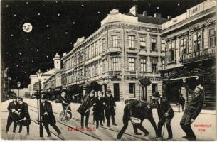 1911 Miskolc, Széchenyi utca éjjel, Kepes Nagy szálloda és kávéház, Fonciere biztosító, villamos megálló. Montázs részeg férfiakkal, Grünwald Ignác kiadása + KIRÁLYHÁZA-MISKOLCZ-BUDAPEST vasúti mozgóposta