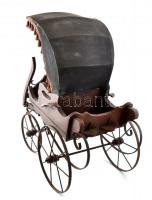 Antik gyermek "kutya" hintó. Kézzel készített. Fa, kovácsoltvas kerekekkel, viaszkosvászon...