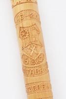 Faragott fa sétabot figurális díszítéssel, áttört ragagással 78 cm