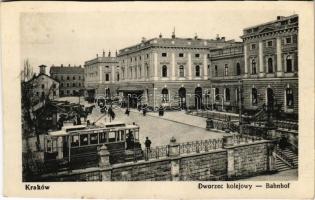Kraków, Krakkó, Krakau; Dworzec kolejowy / Bahnhof / railway station, tram (cut)