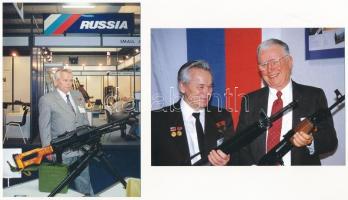Mikhail Kalashnikov and his arms designs - 13 db modern fegyveres képeslap saját tokjában / 13 moder...