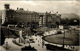 1959 Budapest II. Moszkva tér (Széll Kálmán tér), villamosok. Képzőművészeti Alap (EK)