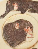 Japán dobozka. Kézzel faragott csont. Majom (makákó) motívumokkal. Korának megfelelő állapotban. Jel...