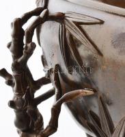 Japán szecessziós, nagyméretű füstölő. Öntött, patinázott bronz. Bambusz és madaras motívumokkal. Ko...