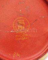 Népi Art Deco díszváza. Formába öntött fehércserép. Savmaratott felületén többrétegű, sárga alapon s...