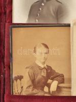 Antik japonizáló fotótartó album. Bársony borítással. Előlap: Karton, litográfia, nyomaton jelzett: ...