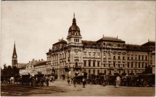 Arad, Palatul Cenadan / tér, Csanádi palota, autók, lovas hintók, Kornis üzlete / square, palace, automobiles, chariots, shop