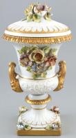 Régi kratér váza, kézzel festett porcelán, jelzés nélkül, kopott, lepattanásokkal, m: 32 cm