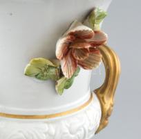 Régi kratér váza, kézzel festett porcelán, jelzés nélkül, kopott, lepattanásokkal, m: 32 cm