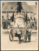 cca 1910-1920 Kolozsvár, Mátyás király szobra, fotó, foltos, felületén törésnyom, 11,5×9 cm