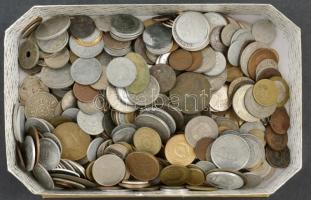 Vegyes, magyar és külföldi érmetétel mintegy ~1,5kg súlyban Stühmer bonbonos dobozban T:vegyes Mixed, Hungarian and foreign coin lot in Stühmer bonbon box (~1,5kg) C:mixed