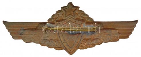 ~1958-1968. Magyar Néphadsereg III. osztályú páncélos- és gépjárművezető zománcozott, aranyozott bro...