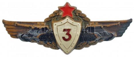 ~1958-1968. Magyar Néphadsereg III. osztályú harckocsivezető festett, részben műgyantás bronz kitüntető jelvény (26x64mm) T:2 kopott festés