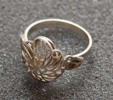 Dekoratív női ezüstgyűrű a századfordulóról