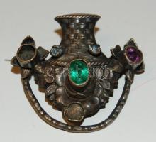 Dekoratív féldrágaköves ezüst bross