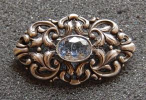 Dekoratív féldrágaköves ezüst bross