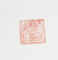 Qianlong Nian Chi, kínai Famille Rose díszváza, jelzett, kézzel festett, minimális kopásnyomokkal, h...