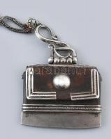 Mongol kés, ezüst (Ag) végű markolattal, ezüstveretes bőr hüvellyel, h: 21 cm, rajta ezüst lánc, fen...