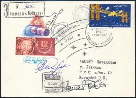 Szergej Avgyejev (1956- ), Jurij Gidzenko (1962- ) orosz és Thomas Reiter (1958- ) német űrhajósok aláírásai sorszámozott emlékborítékon / Signatures of Sergei Avdeyev (1956- ), Yuriy Gidzenko (1962- ) Russian and Thomas Reiter (1958- ) German astronauts on numbered envelope