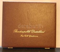 Éremtartó kazetta 30 férőhellyel, 29mm átmérőjű érmékhez, jó állapotban