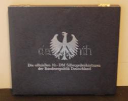 Éremtartó kazetta 24 férőhellyel, 32mm átmérőjű érmékhez, jó állapotban