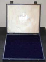 Éremtartó kazetta 24 férőhellyel, 32mm átmérőjű érmékhez, jó állapotban