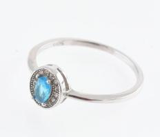Ezüst (Ag) gyűrű kék kővel. bruttó: 1,5 g m: 57