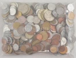 Vegyes, magyar és külföldi érmetétel mintegy ~1kg súlyban T:vegyes Mixed, Hungarian and foreign coin lot (~1kg) C:mixed