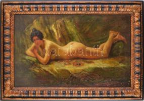 1900 körül működött, feltételezhetően magyar festő: Fekvő női akt. Olaj, vászon. Dekoratív fakeretben. 51x81 cm.