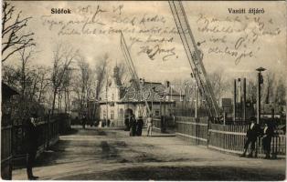 1905 Siófok, Vasúti átjáró és sorompó. Weisz Lipót kiadása (EK)