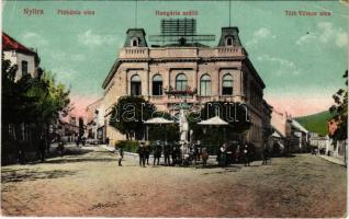 1918 Nyitra, Nitra; Plébánia és Tóth Vilmos utca, Hungária szálló. Benau Mór kiadása / streets, hotel (EK)