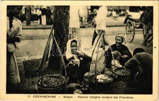 Saigon, Ho Chi Minh City; Cochinchine, Femme indigene vendant des Friandises / Vietnamese folklore, sweets sellers