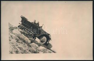 cca 1926 Vitéz Kaszala Károly pilóta, motorversenyző próbaúton egy Citroen Kégresse féllánctalpas személyautóval Budapesten, a Gellért-hegy környékén, fotó, egyik sarkán törésnyom, 9×14 cm
