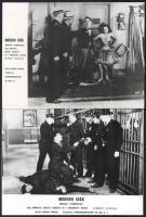 ,,Modern idők" című amerikai filmburleszk, írta, rendezte, zenéjét szerezte és a főszerepet ját...