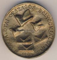 1997. "I. Várpalotai Országos Bélyegkiállítás" szignált Br kisplasztika T:2