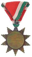 1947. "A Magyar Szabadság Érdemrend bronz fokozata" részben zománcozott, patinázott bronz ...