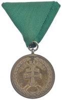 1922. "Magyar Ezüst Érdemérem" jelzetlen Ag kitüntetés mellszalagon, adományozói dísztokban T:1- / Hungary 1922. "Hungarian Silver Medal of Merit / SI DEUS PRONOBIS QUIS CONTRA NOS MCMXXII" Ag decoration on ribbon, without hallmark, in original award case C:AU NMK 390.