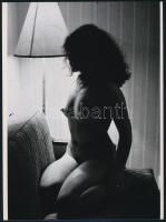 cca 1979 Esti fények és remények, szolidan erotikus felvétel, 1 db mai nagyítás, 24x17,7 cm