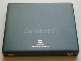 Éremtartó kazetta 12 férőhellyel