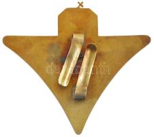 ~1937-1945. "Magyar Vöröskereszt Légimentő" zománcozott nagyméretű bronz jelvény, hátlapon...