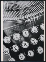 Grúber Ferenc (?-?) fotóművész emlékére, 2021-ben készült fekete-fehér olajfestmény fotómásolata, ,,Az írógép foglya (cca 1938) című fotómontázsa nyomán, mai nagyítás, 24x17,7 cm