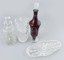 4 darabos kristály tétel, likőrös palack, tálca, váza, vegyes méretben, tálcán apró lepattanás.