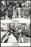 cca 1969 ,,Anna ezer napja - VIII. Henrik és Boleyn Anna szerelme című angol történelmi film jelenetei és szereplői (köztük Richard Burton), 16 db vintage produkciós filmfotó, ezüst zselatinos fotópapíron, a használatból eredő (esetleges) kisebb hibákkal, 18x24 cm