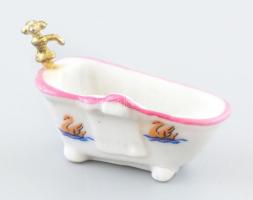 Reutter porcelán mini fürdőkád. Kézzel festett, jelzett, kopással, h: 4 cm