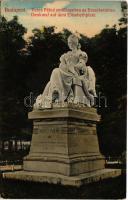 Budapest V. Veres Pálné szobor az Erzsébet téren