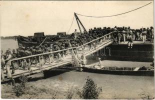 Első világháborús osztrák-magyar katonák felszállnak egy uszályra / WWI Austro-Hungarian K.u.k. military, soldiers embarking a barge (EK)