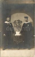 Osztrák-magyar haditengerészet matrózai, műtermi felvétel / K.u.K. Kriegsmarine Matrosen / Austro-Hungarian Navy mariners. Studio photo (EK)