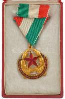 1957. "Munkás-Paraszt Hatalomért Emlékérem" aranyozott, zománcozott bronz kitüntetés mells...