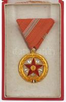 1957. "Kiváló Szolgálatért Érdemérem" aranyozott, zománcozott kitüntetés, mellszalagon, er...